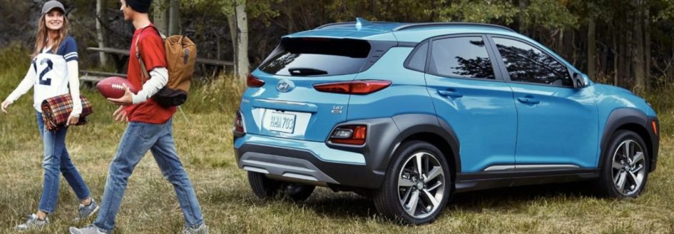 Couple walking away from blue 2020 Hyundai Kona